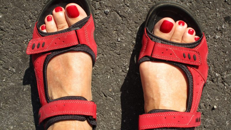 Elegantní, barevné a nebo sportovní – Jaké sandály zvolit?